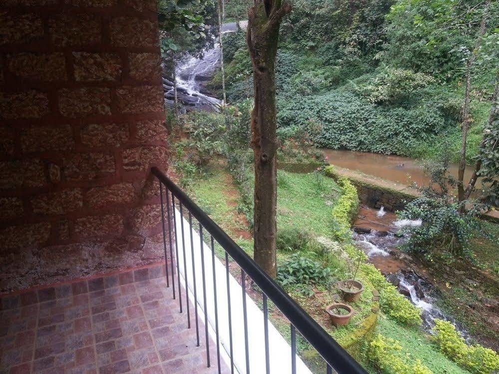 מונאר Falling Waters מראה חיצוני תמונה